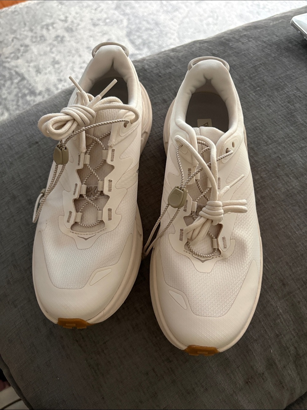 HOKA ONE ONE TRANSPORT WOMENS EGGNOG RUNNING ATHLETIC SHOES US SIZE 8D
